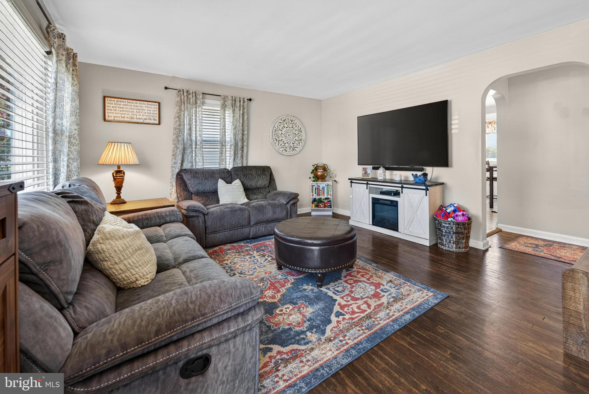 83 Unwin Drive Hamilton, NJ 08610 - Photo 2 of 20