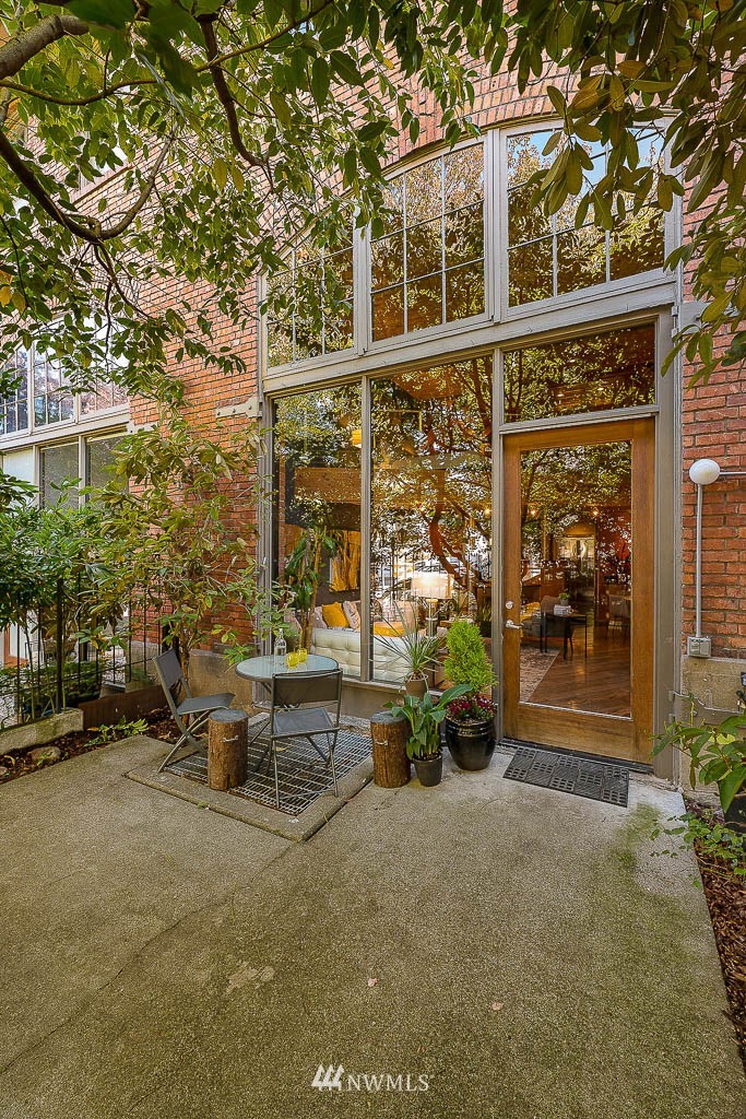 1406 Harvard Avenue, Unit 2 Seattle, WA 98122 - Photo 1 of 26