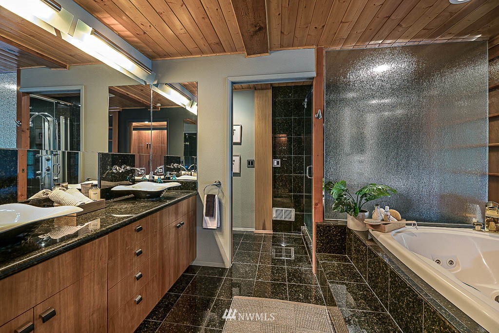 1406 Harvard Avenue, Unit 2 Seattle, WA 98122 - Photo 16 of 26