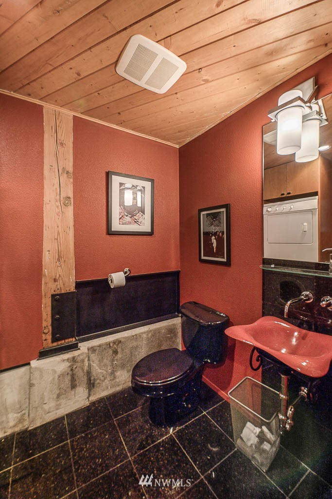1406 Harvard Avenue, Unit 2 Seattle, WA 98122 - Photo 23 of 26