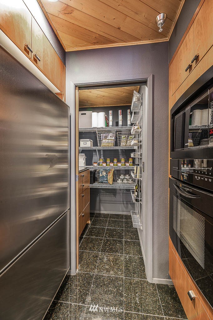 1406 Harvard Avenue, Unit 2 Seattle, WA 98122 - Photo 9 of 26