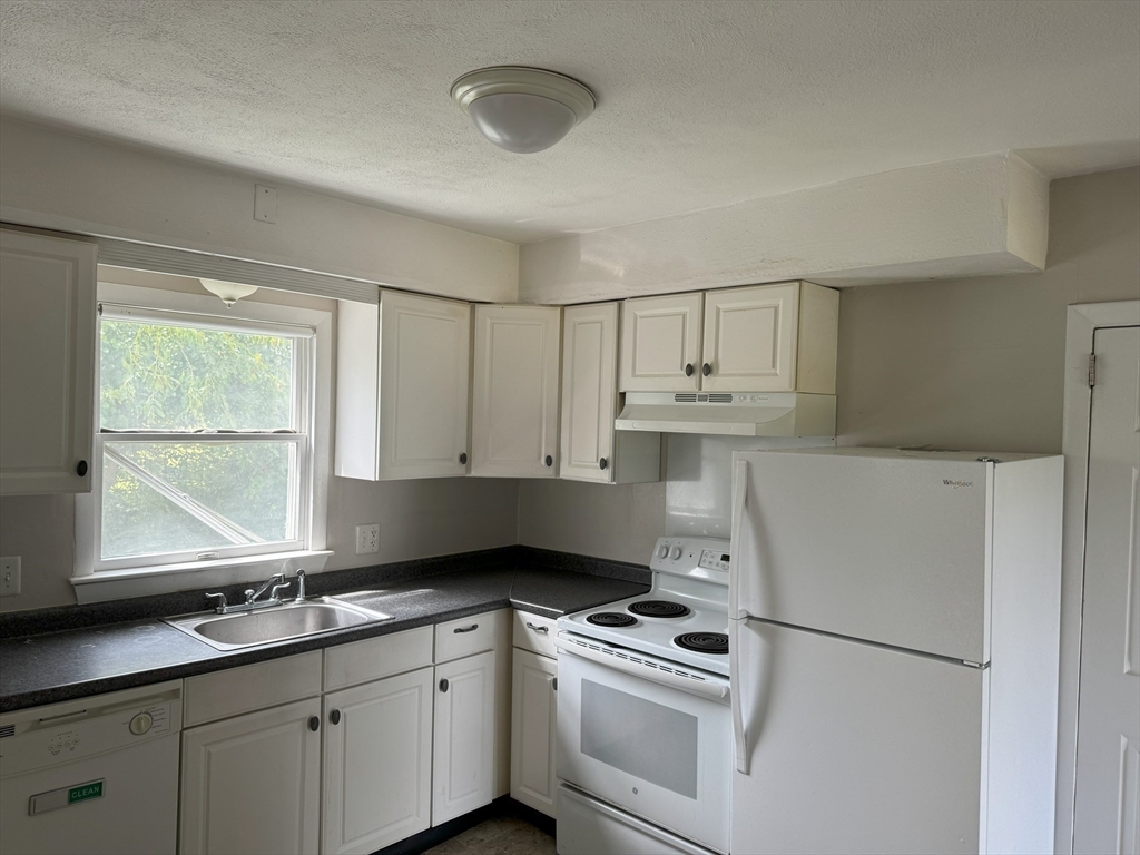 587 Boston Road Billerica, MA 01821 - Photo 4 of 11