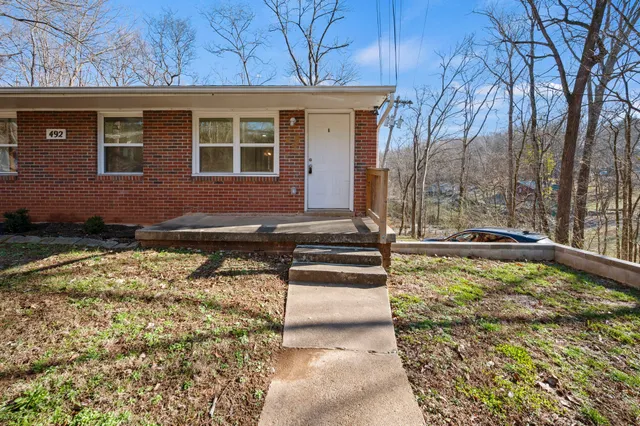$795 | 492 Oak Street, Unit B, Clarksville, TN 37042