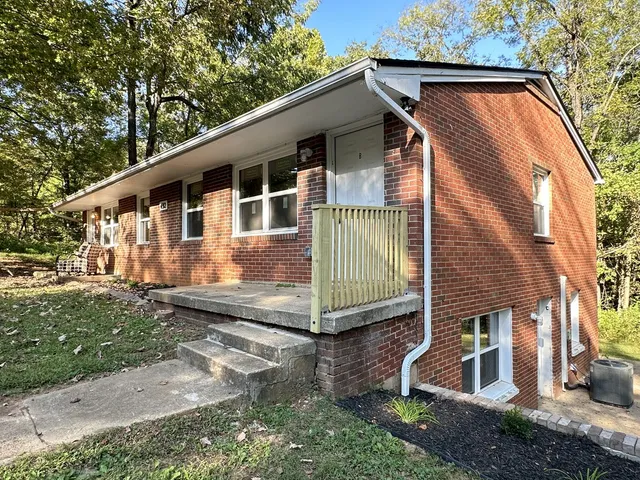 $850 | 492 Oak Street, Unit B, Clarksville, TN 37042