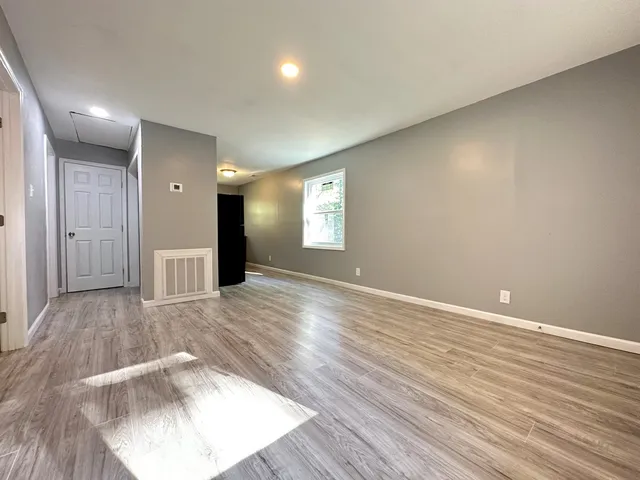 $850 | 492 Oak Street, Unit B, Clarksville, TN 37042