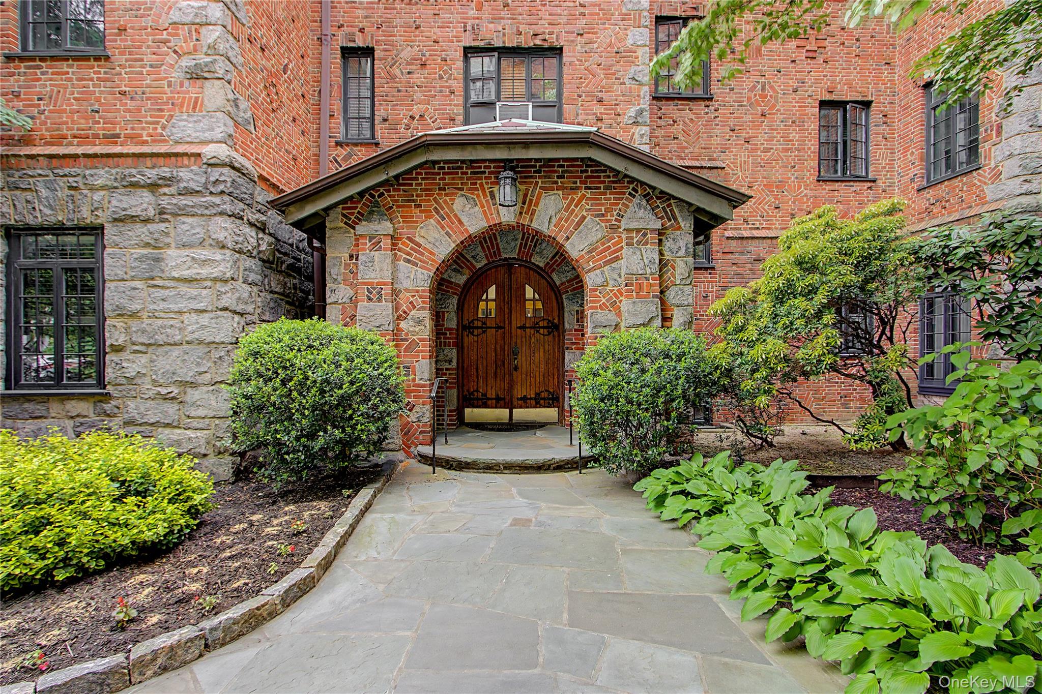 45 Pondfield Road West, Unit LL2 Bronxville, NY 10708 - Photo 2 of 37