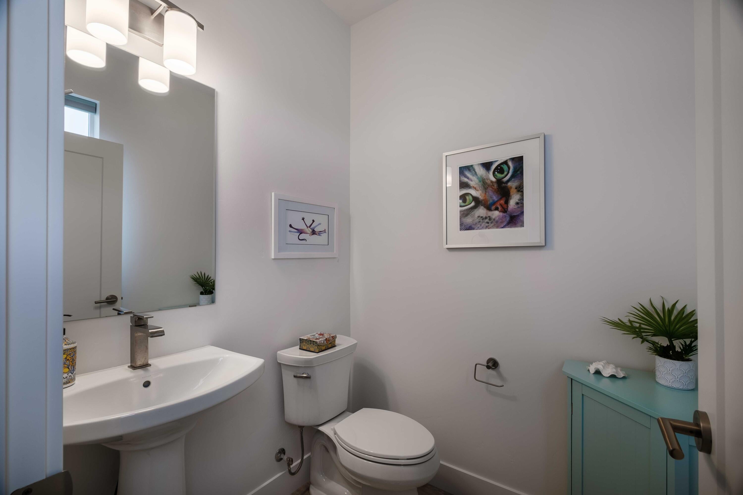3795 Eagle Road Bend, OR 97701 - Photo 12 of 22 Powder Room