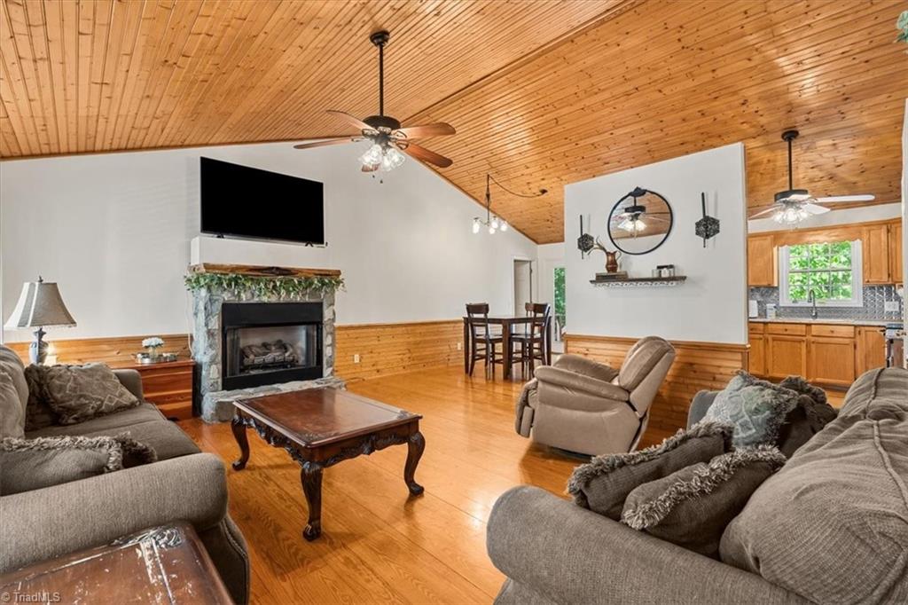 1056 Iron Mountain Road Asheboro, NC 27205 - Photo 5 of 37