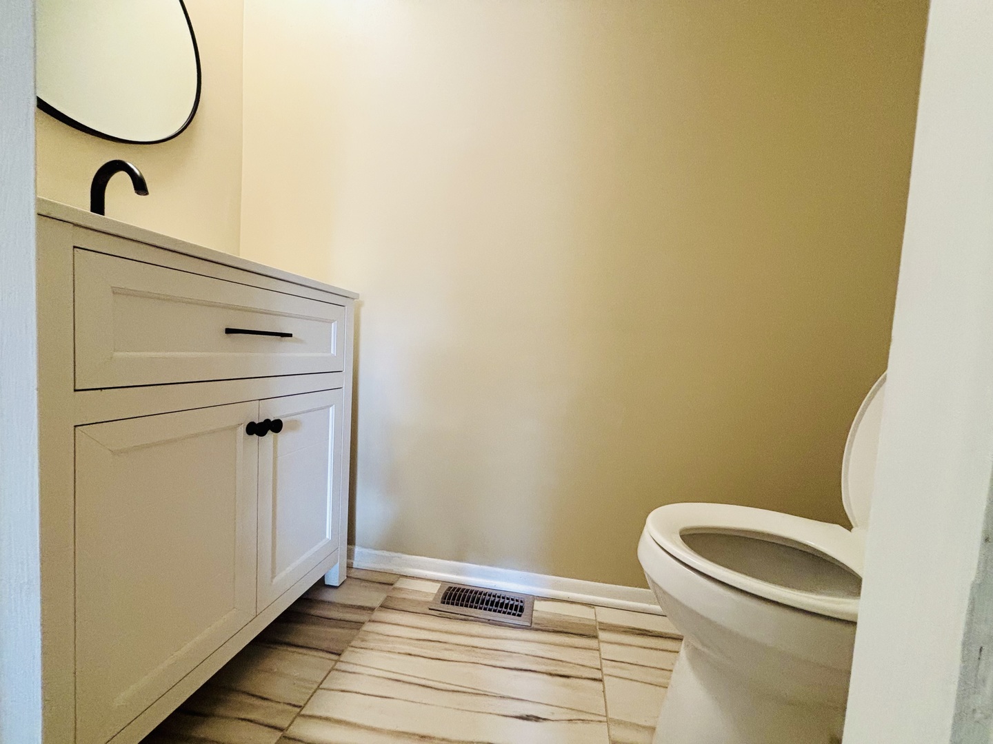 325 Shadow Bend Drive Wheeling, IL 60090 - Photo 11 of 26 a bathroom with a toilet and a mirror