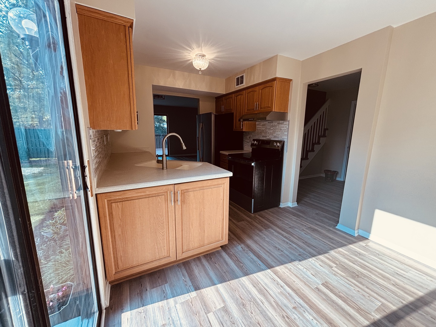 325 Shadow Bend Drive Wheeling, IL 60090 - Photo 7 of 26 a room with wooden floor and furniture