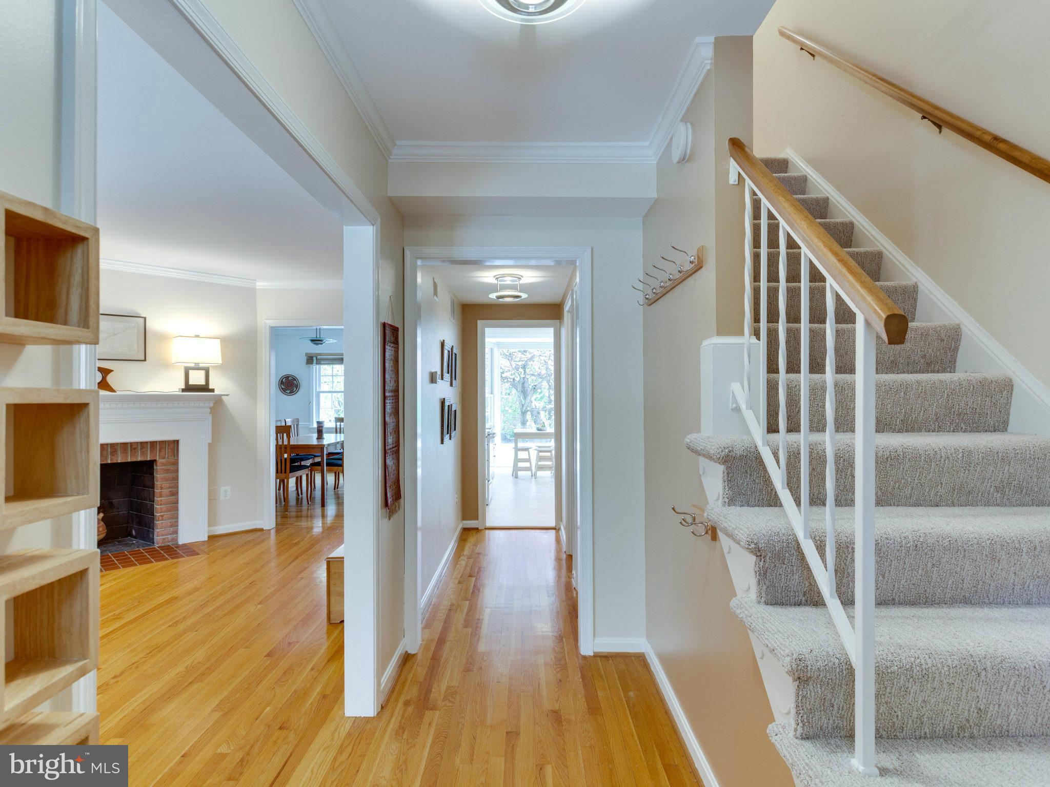 1157 Randolph Road McLean, VA 22101 - Photo 3 of 30 Entry