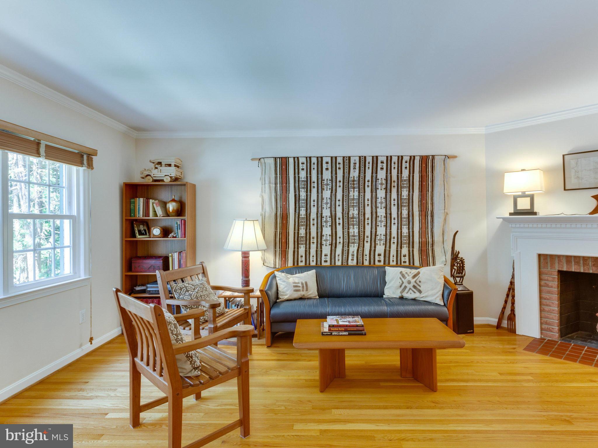 1157 Randolph Road McLean, VA 22101 - Photo 4 of 30 Living Room
