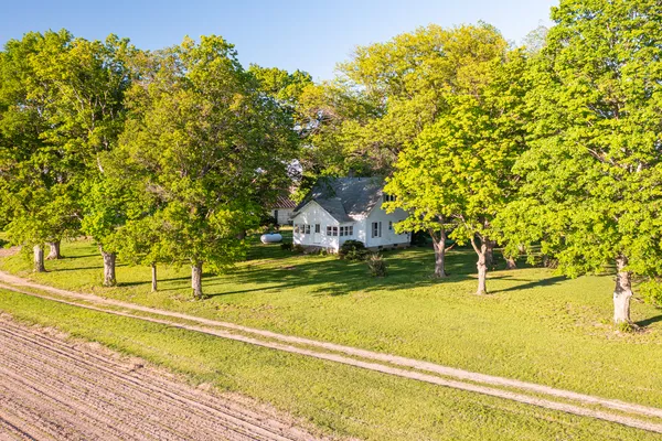 $200,000 | 30624 County Road 1000 North, Mackinaw, IL 61755