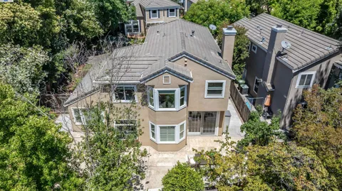 a view of a yard in front of house