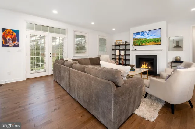 $895,000 | 4574 Old Saucon Road, Bethlehem, PA 18015