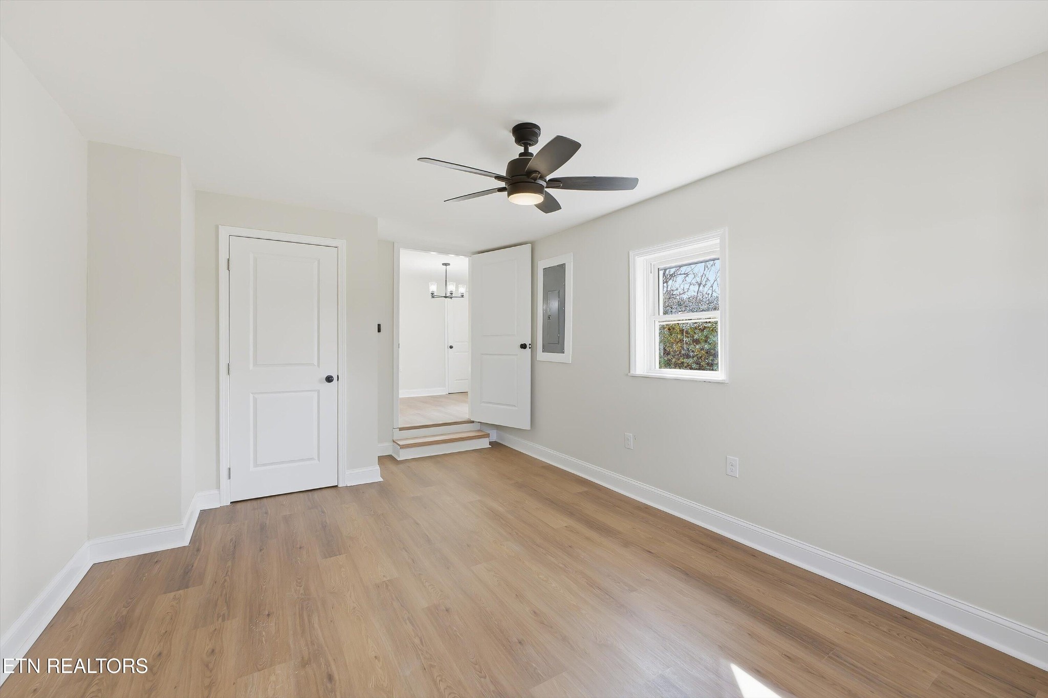 567 Dogwood Road Rockwood, TN 37854 - Photo 18 of 48 an empty room with a window and a ceiling fan