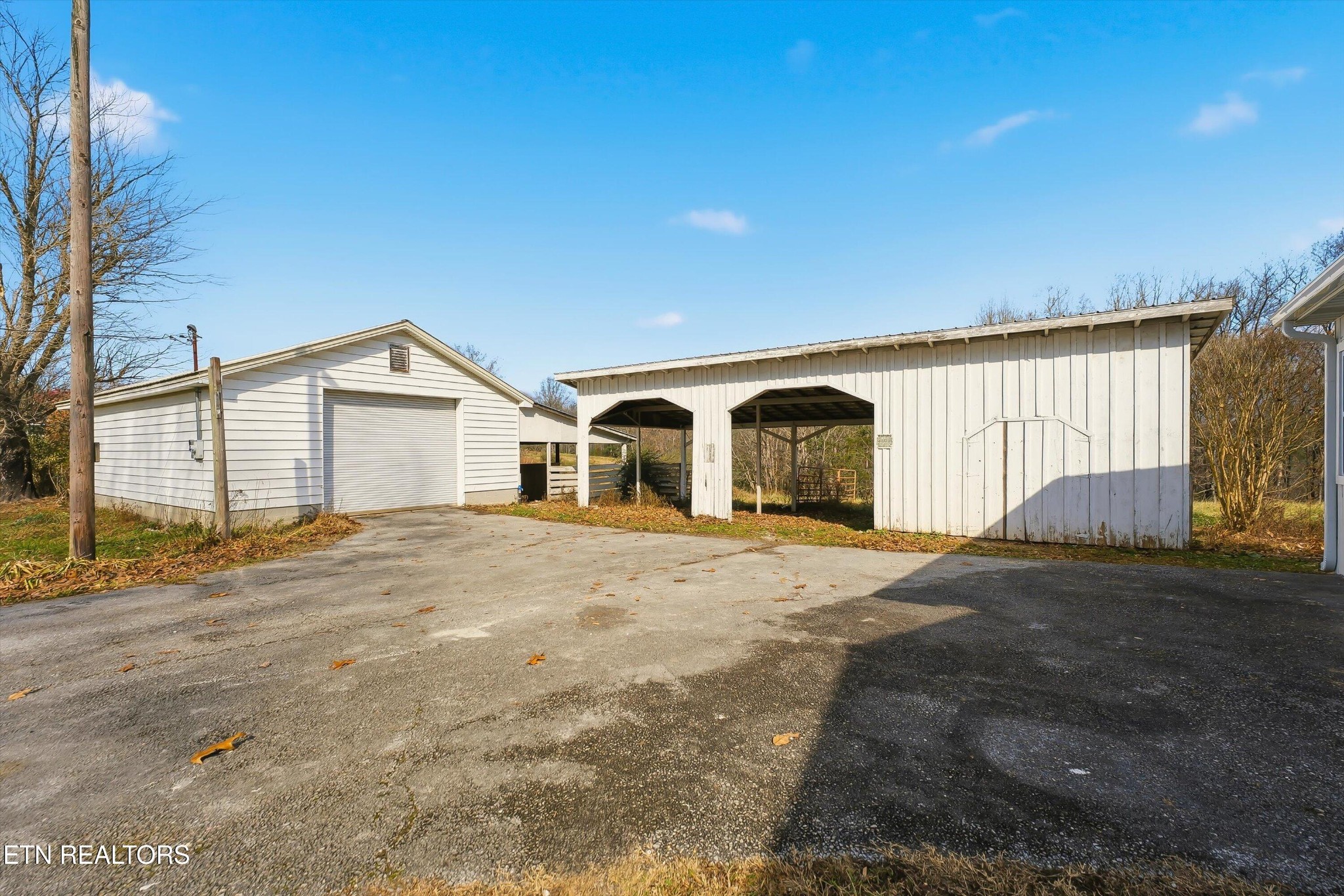 567 Dogwood Road Rockwood, TN 37854 - Photo 27 of 48 a view of a house with a yard and garage