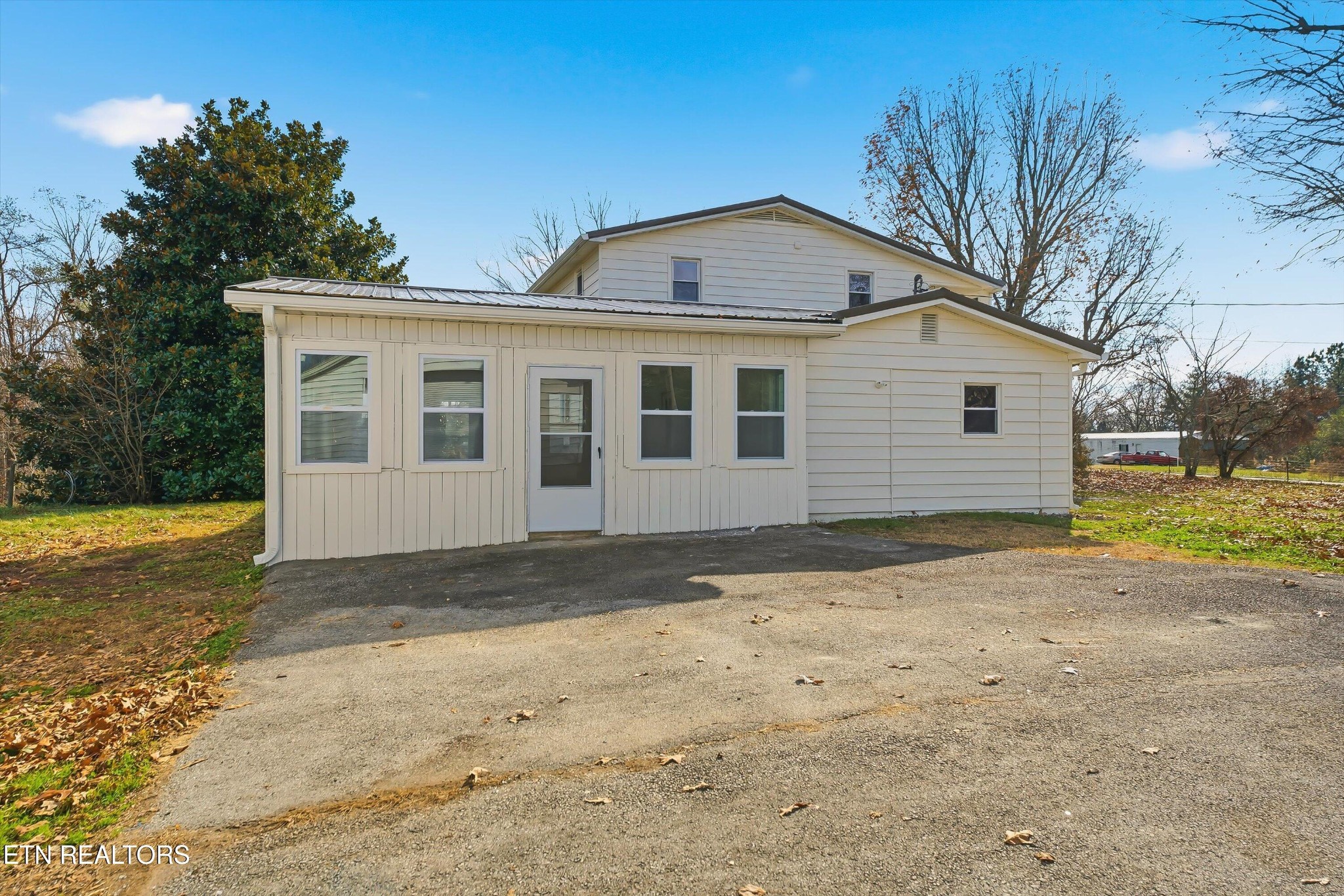 567 Dogwood Road Rockwood, TN 37854 - Photo 32 of 48 a front view of a house with a yard