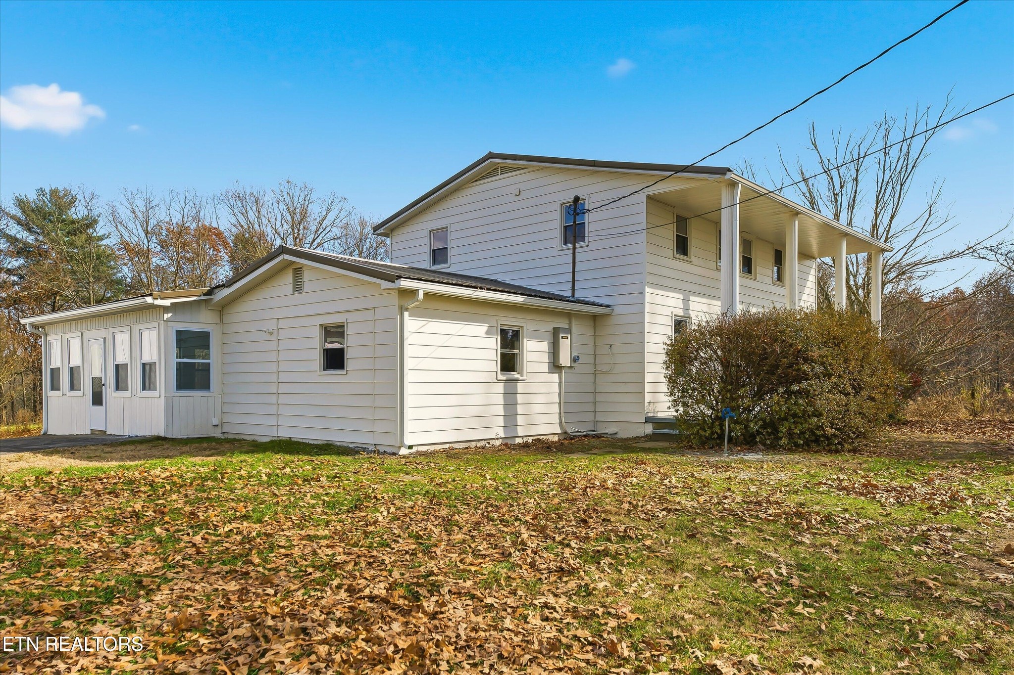567 Dogwood Road Rockwood, TN 37854 - Photo 4 of 48 a view of a house with a yard