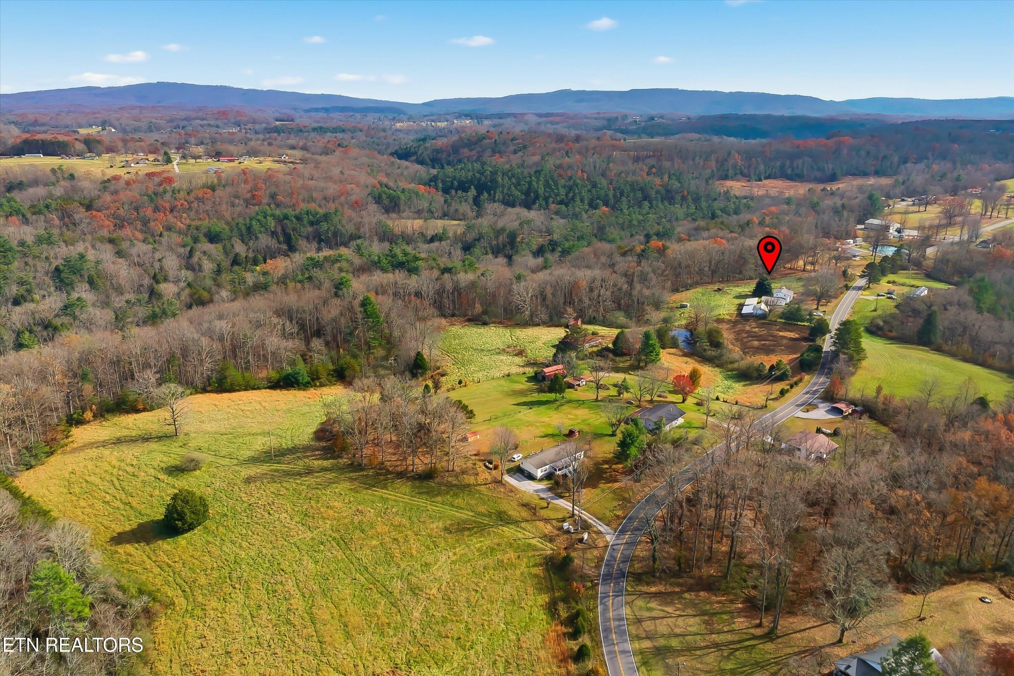 567 Dogwood Road Rockwood, TN 37854 - Photo 42 of 48 a view of a house with a mountain