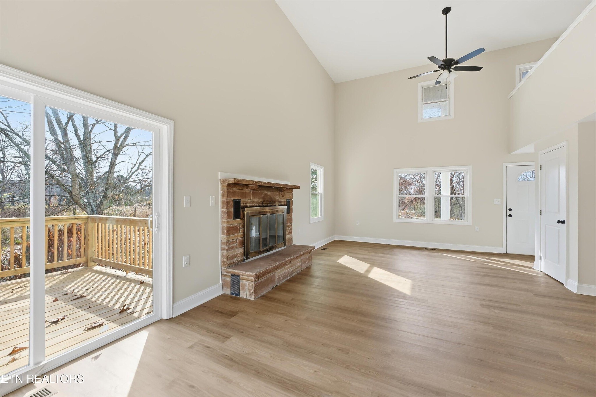 567 Dogwood Road Rockwood, TN 37854 - Photo 8 of 48 a view of livingroom with hardwood floor and a ceiling fan