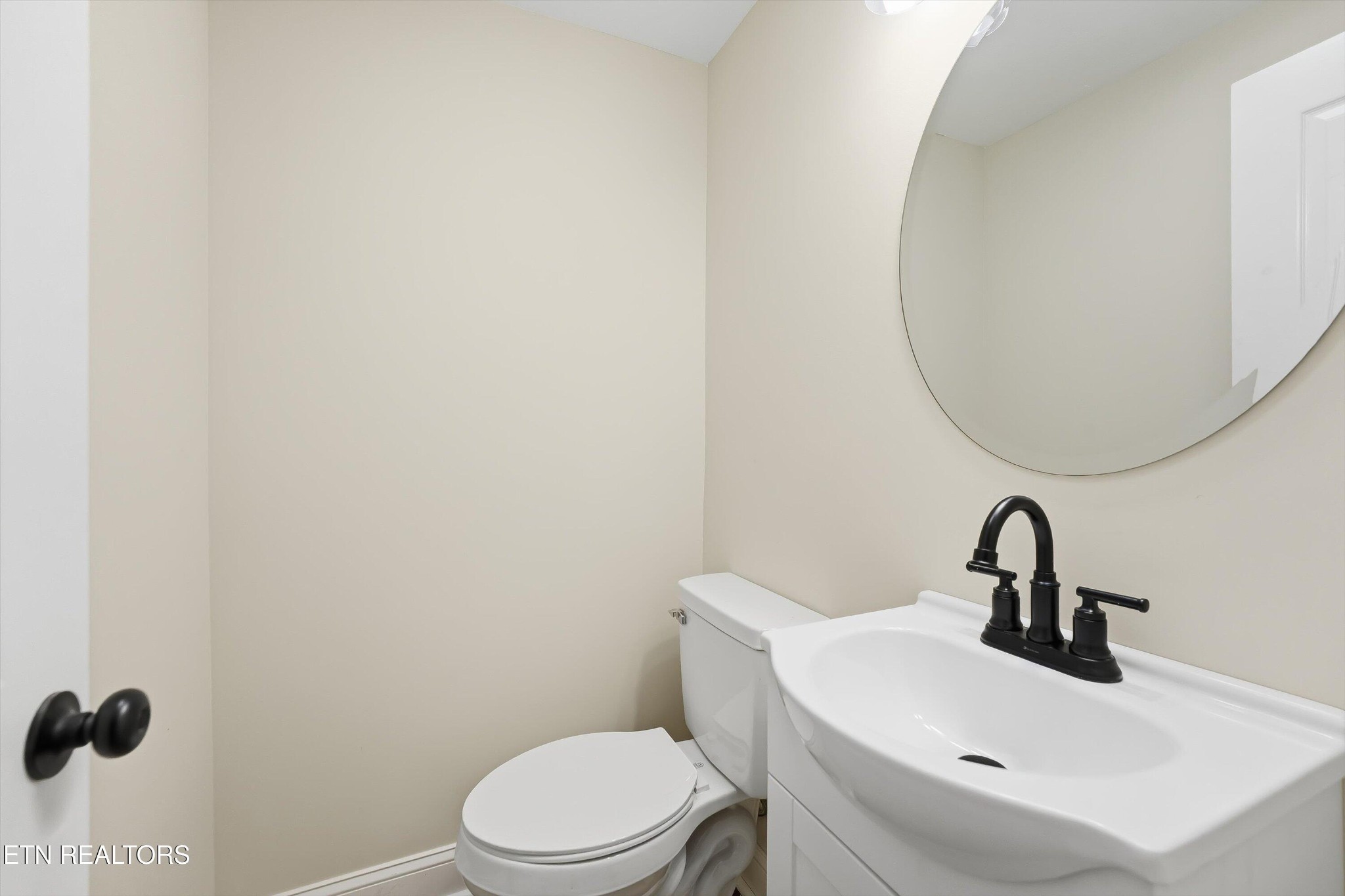 567 Dogwood Road Rockwood, TN 37854 - Photo 10 of 48 a bathroom with a sink a toilet and mirror