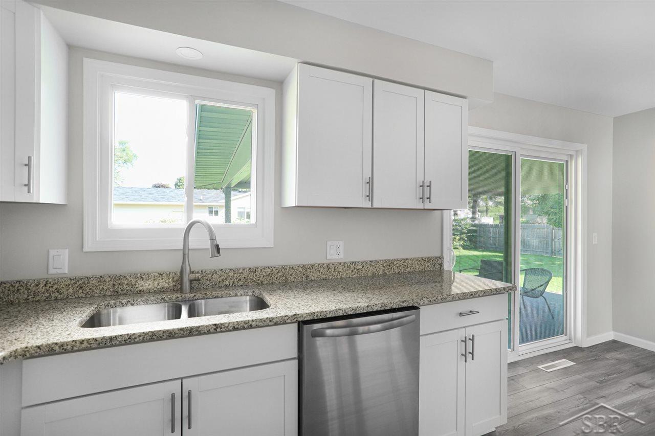 4664 Locust Road Saginaw, MI 48604 - Photo 11 of 39 50024908-10.JPG