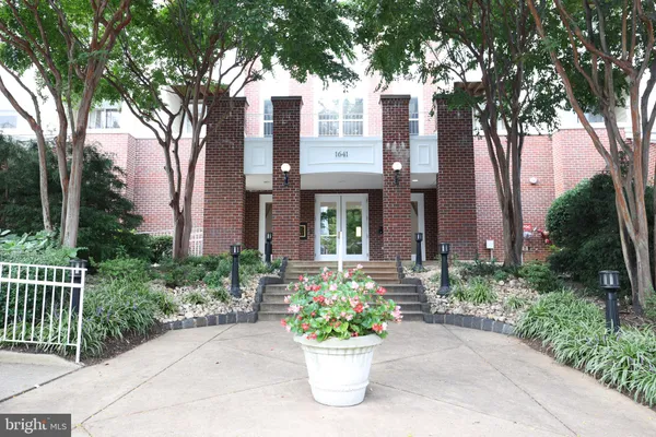 $2,850 | 1641 International Drive, Unit 410, McLean, VA 22102