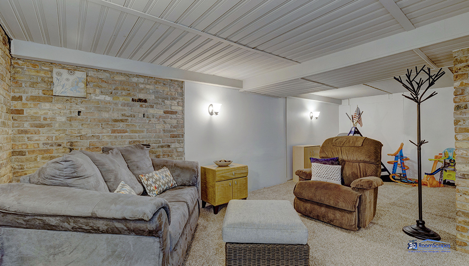 348 Raupp Boulevard Buffalo Grove, IL 60089 - Photo 18 of 41 a living room with furniture and a couch