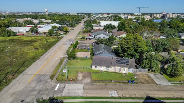 $450,000 | 616 Travis Street, Webster, TX 77598