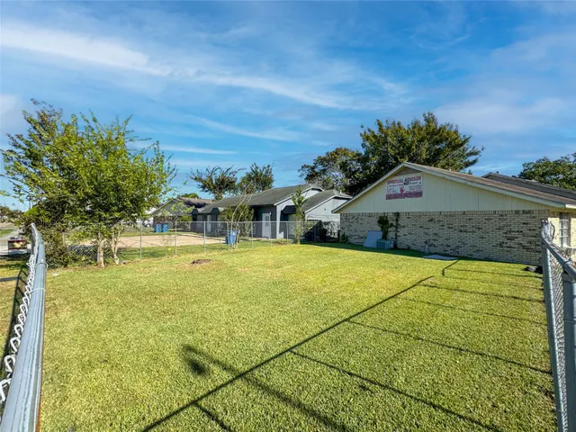 $450,000 | 616 Travis Street, Webster, TX 77598
