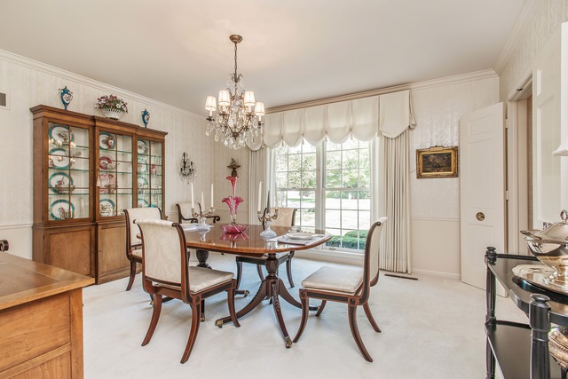 447 Pebblebrook Road Northbrook, IL 60062 - Photo 4 of 16