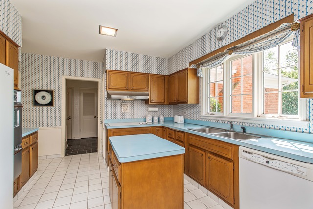 447 Pebblebrook Road Northbrook, IL 60062 - Photo 5 of 16