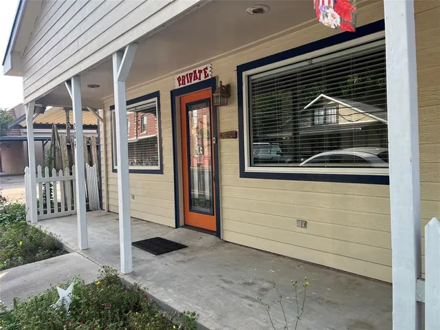 $250,000 | 204 West Fayette Street, Fayetteville, TX 78940