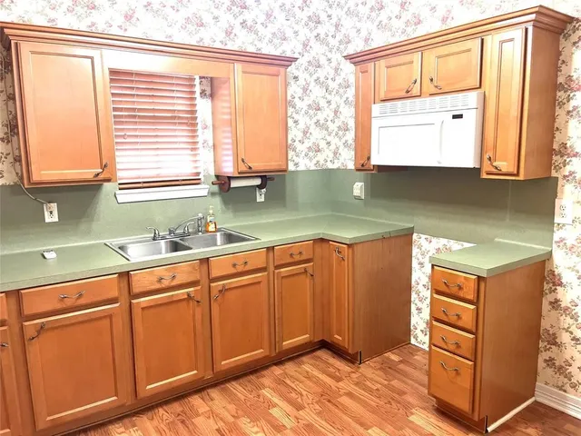 $250,000 | 204 West Fayette Street, Fayetteville, TX 78940