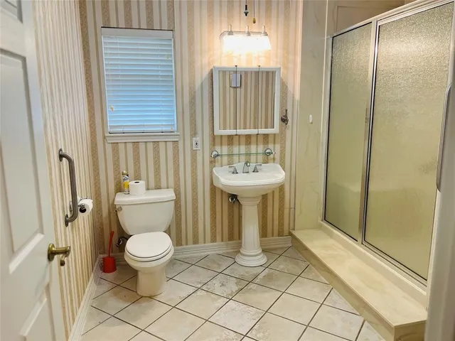 $250,000 | 204 West Fayette Street, Fayetteville, TX 78940