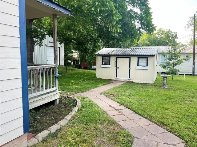 $250,000 | 204 West Fayette Street, Fayetteville, TX 78940