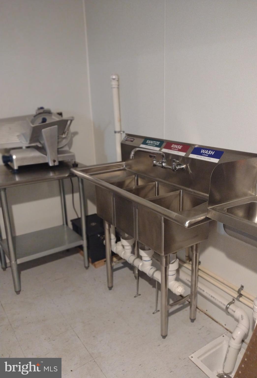 1801 West Pratt Street Baltimore, MD 21223 - Photo 10 of 11 a view of a room with gym equipment