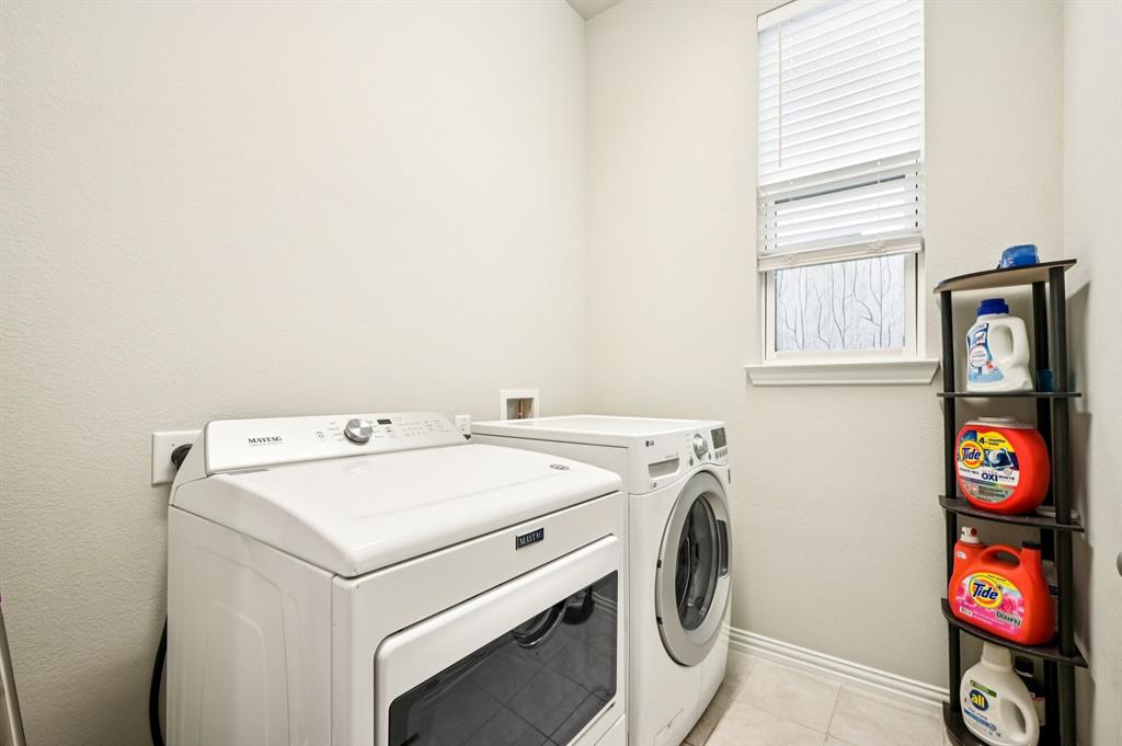 8039 Copper Way Dallas, TX 75252 - Photo 22 of 30 a utility room with dryer and washer