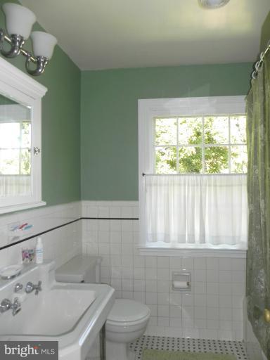 209 Midhurst Road Baltimore, MD 21212 - Photo 21 of 26 Bath