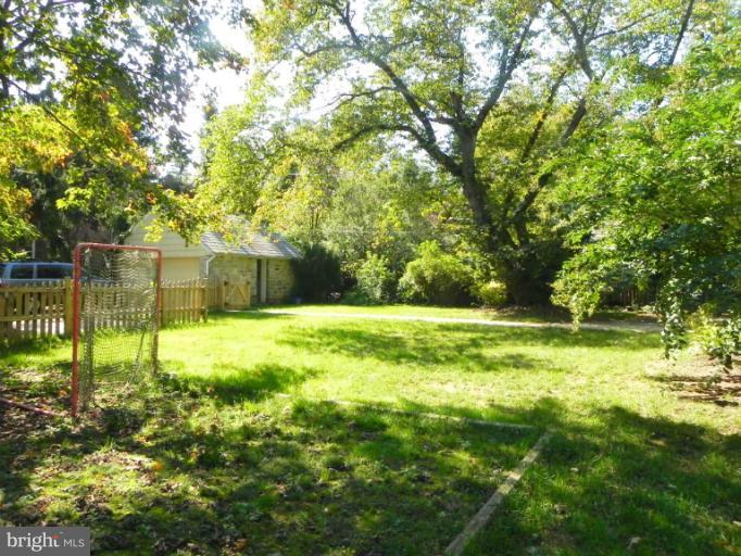 209 Midhurst Road Baltimore, MD 21212 - Photo 26 of 26 large fenced rear yard