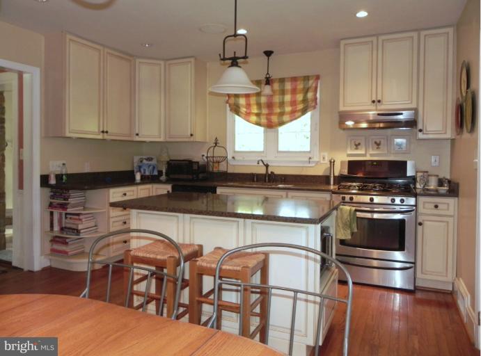 209 Midhurst Road Baltimore, MD 21212 - Photo 8 of 26 Kitchen