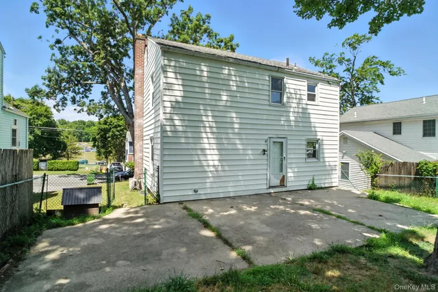 a view of backyard of house and trees