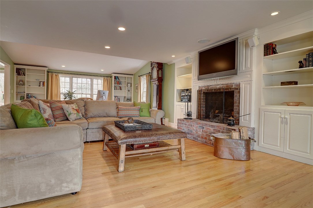 14 Quincy Adams Road Barrington, RI 02806 - Photo 9 of 38