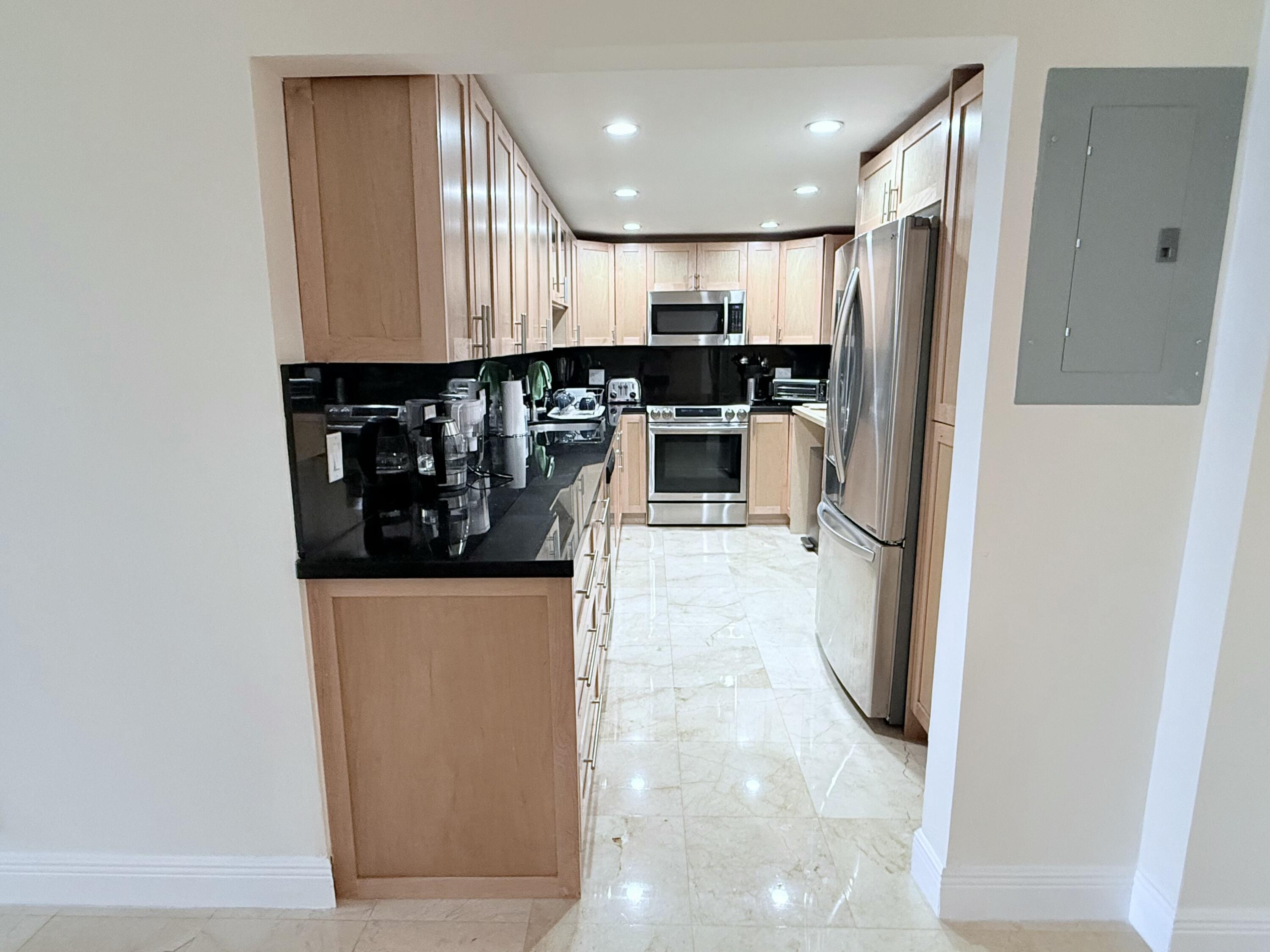 2851 South Ocean Boulevard, Unit 1A Boca Raton, FL 33432 - Photo 13 of 52 Kitchen