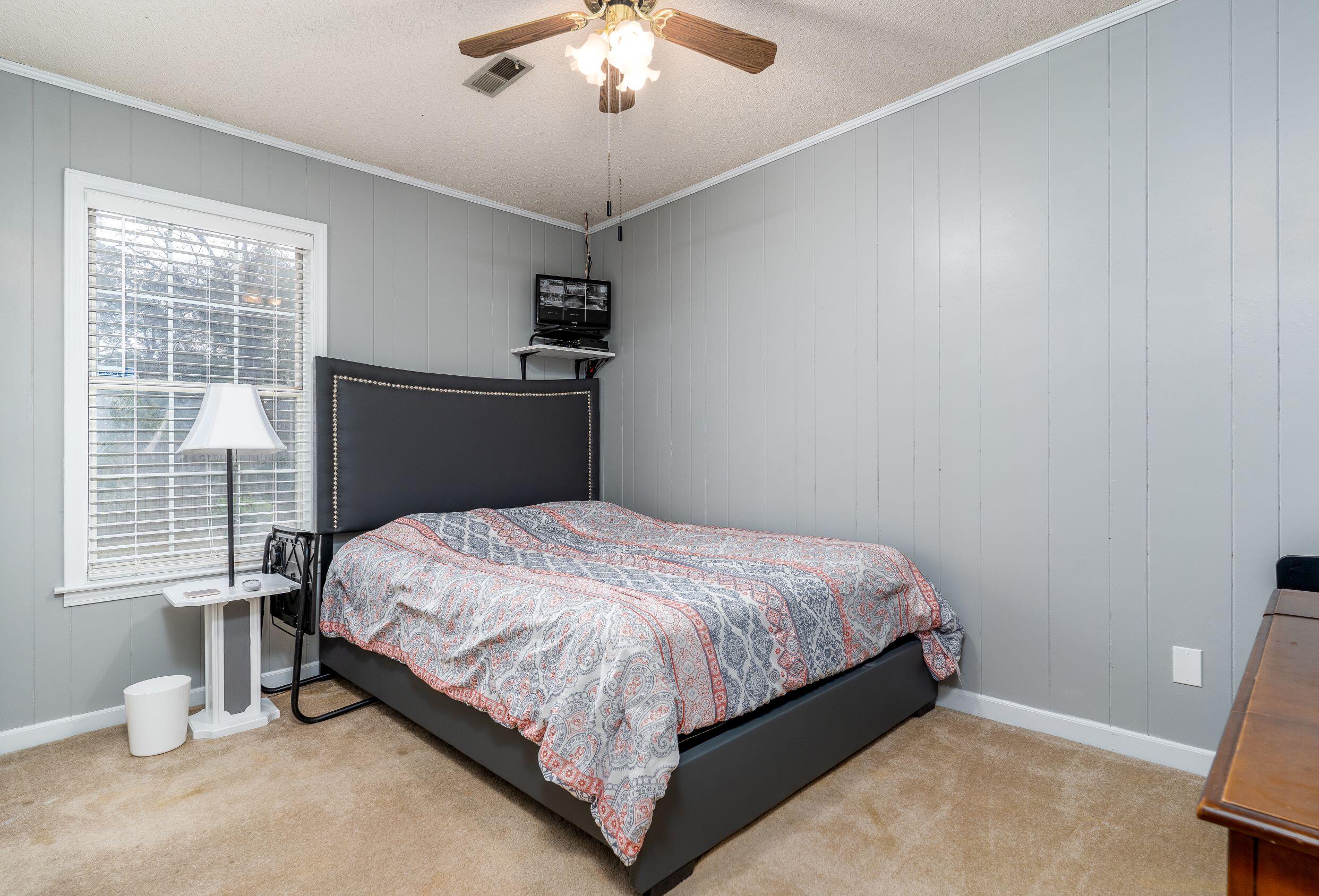 215 Oak Circle Walterboro, SC 29488 - Photo 12 of 28 215.Oak.Circle-13