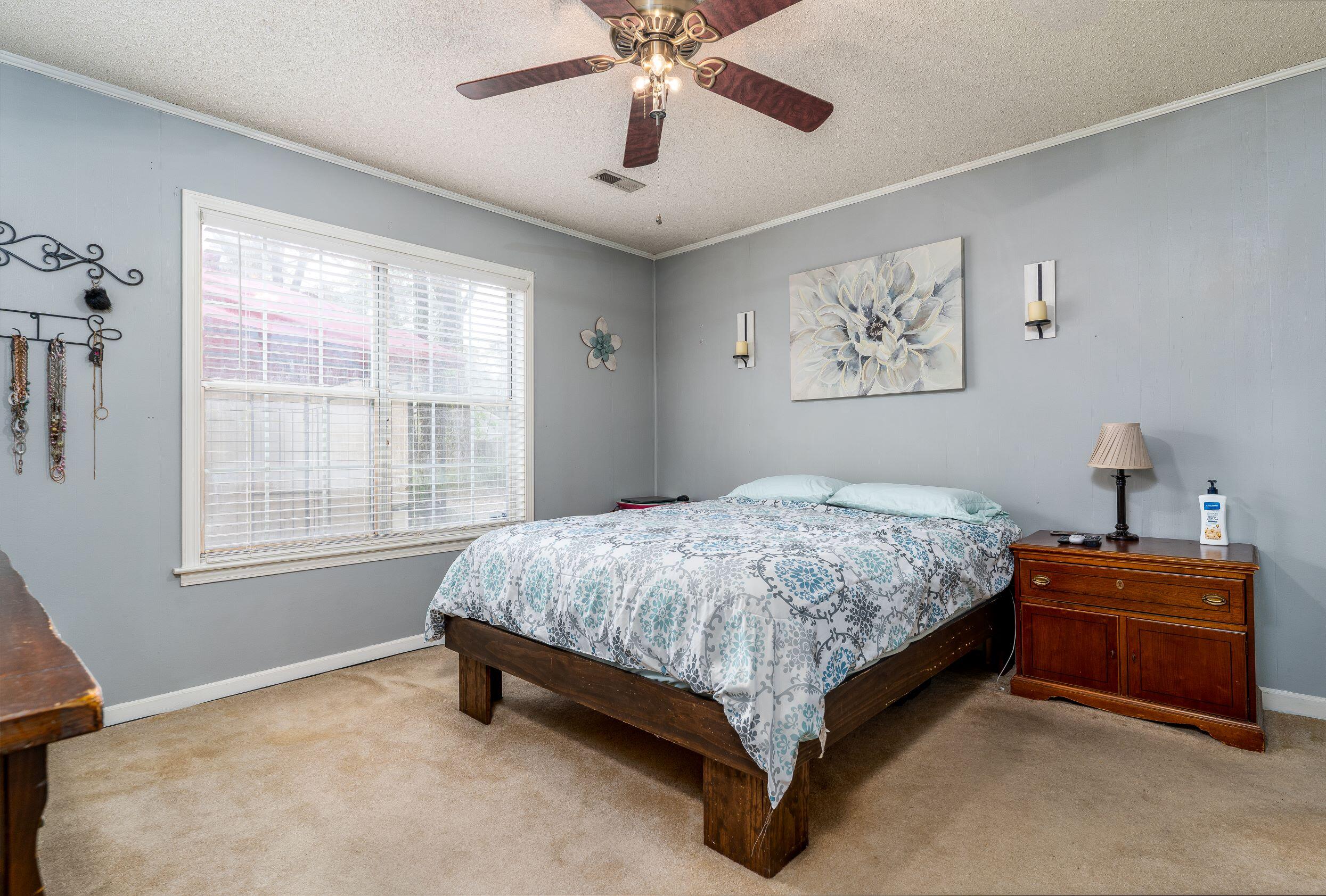 215 Oak Circle Walterboro, SC 29488 - Photo 13 of 28 215.Oak.Circle-14