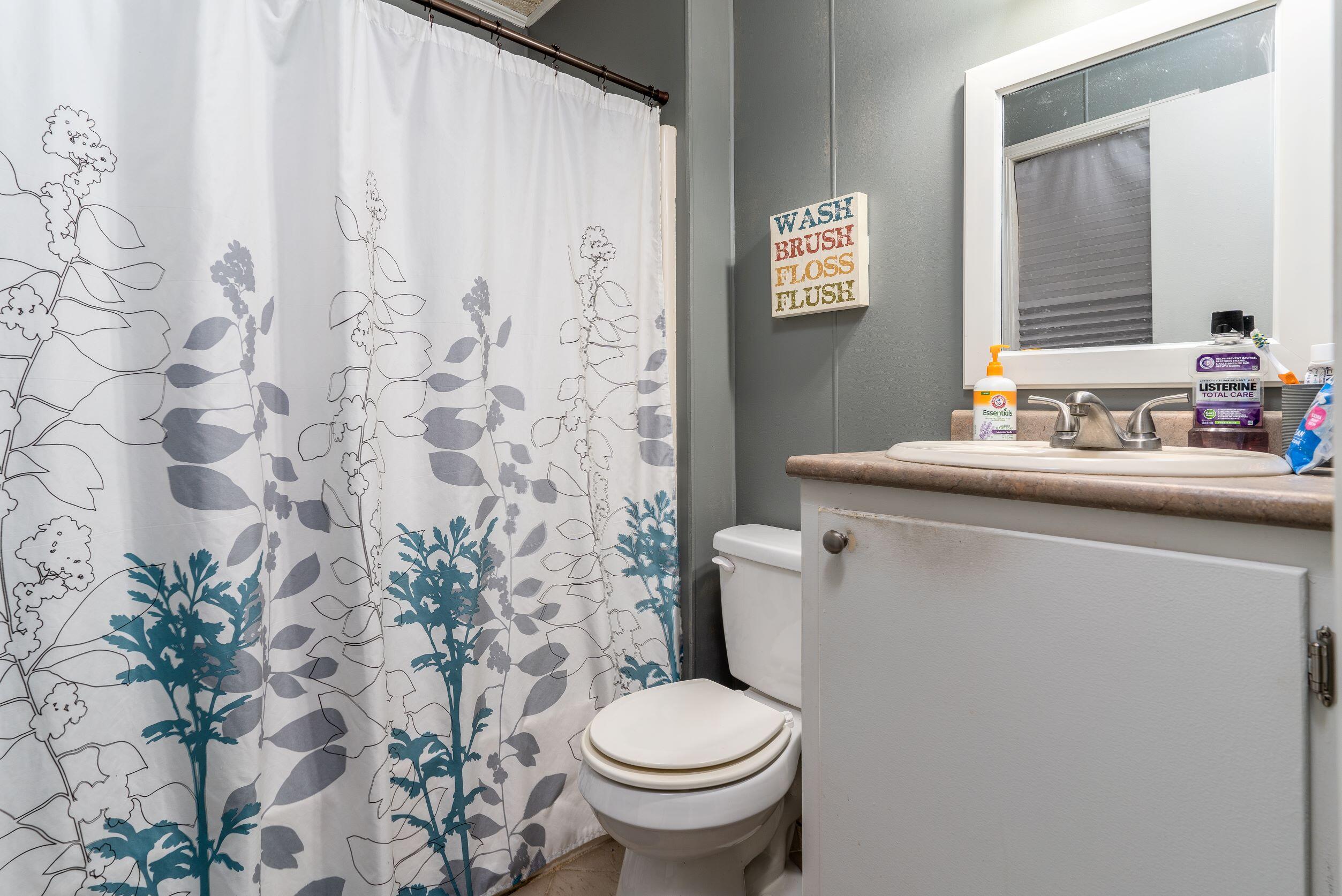 215 Oak Circle Walterboro, SC 29488 - Photo 15 of 28 215.Oak.Circle-16