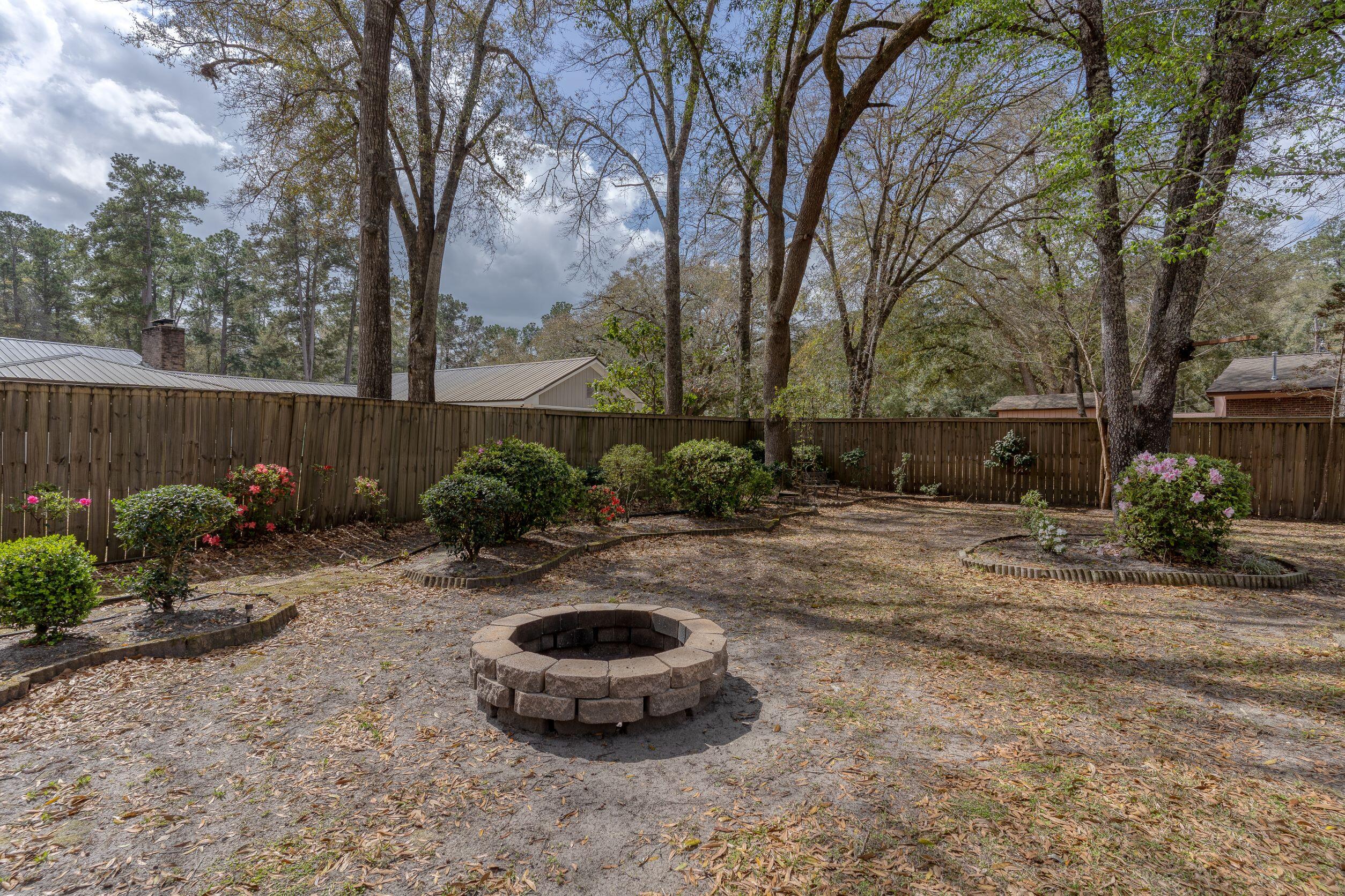 215 Oak Circle Walterboro, SC 29488 - Photo 18 of 28 215.Oak.Circle-20