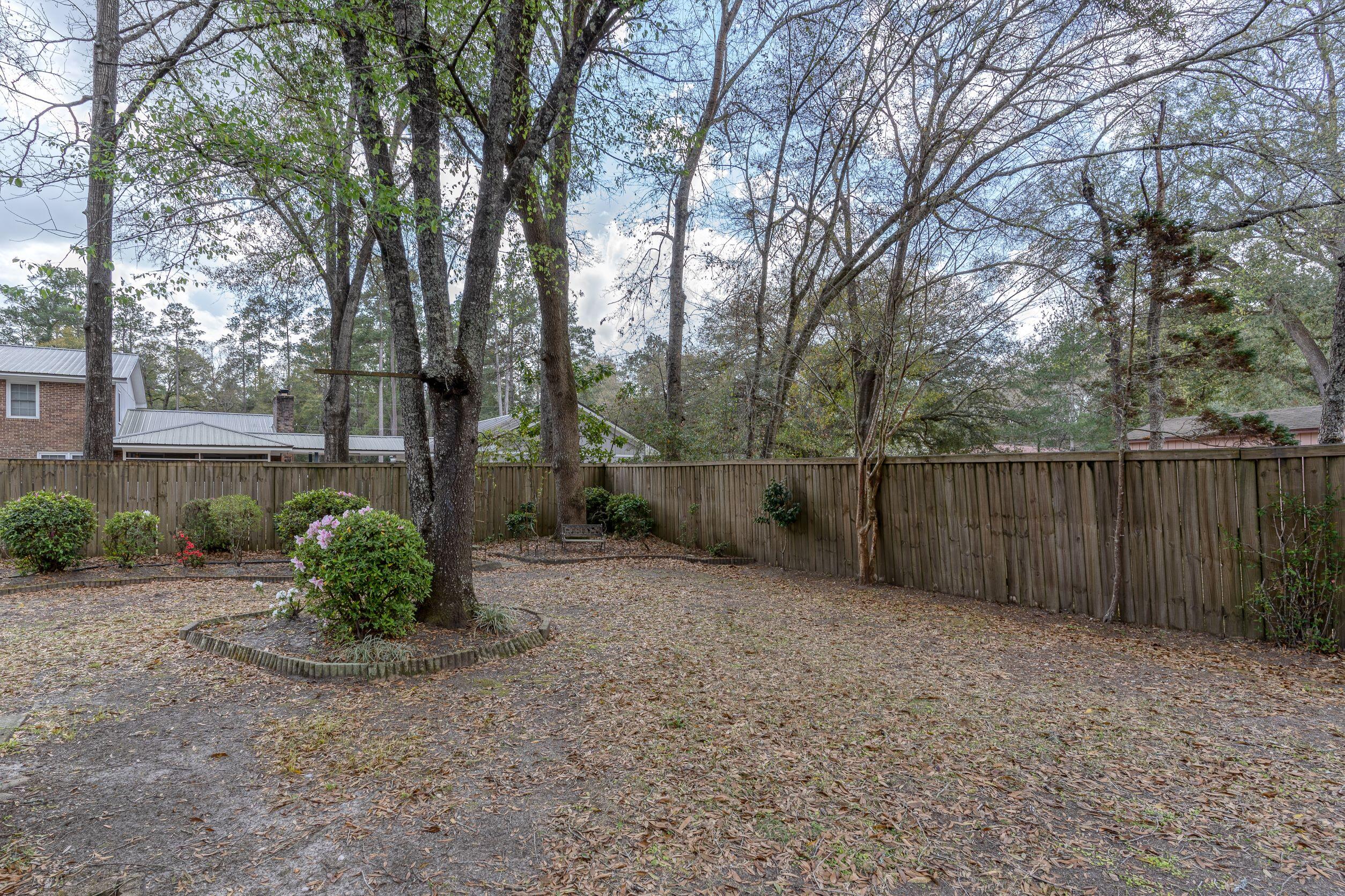 215 Oak Circle Walterboro, SC 29488 - Photo 25 of 28 215.Oak.Circle-18